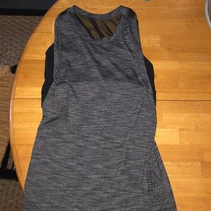 Lululemon tank w/ built in bra sz 6